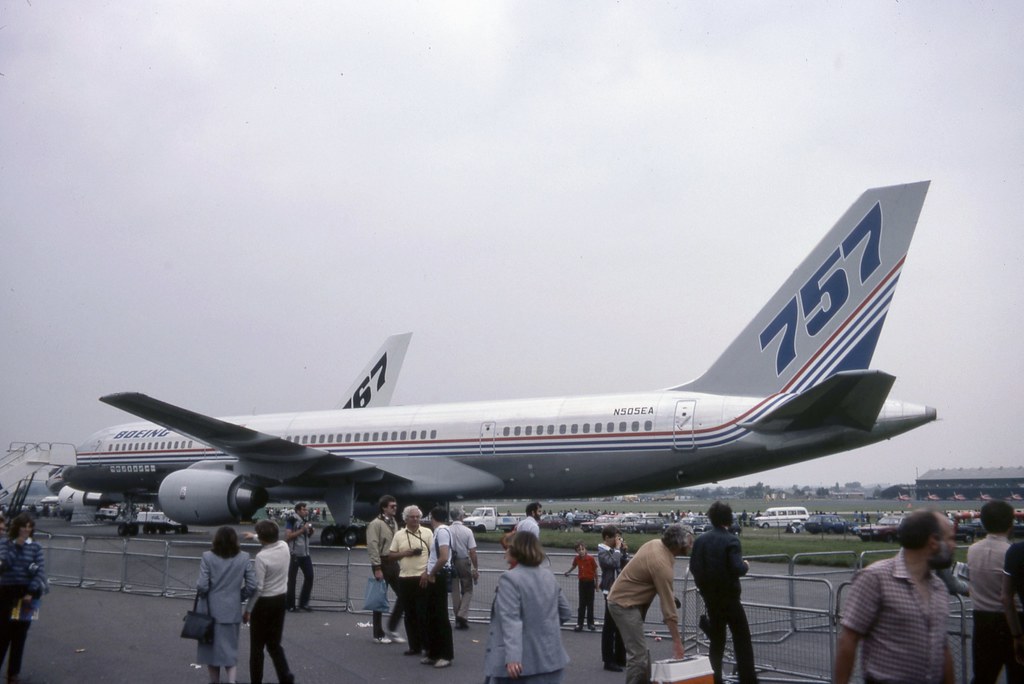 N505EA Boeing 757-200 demonstrator seen amongst the crowds | Flickr